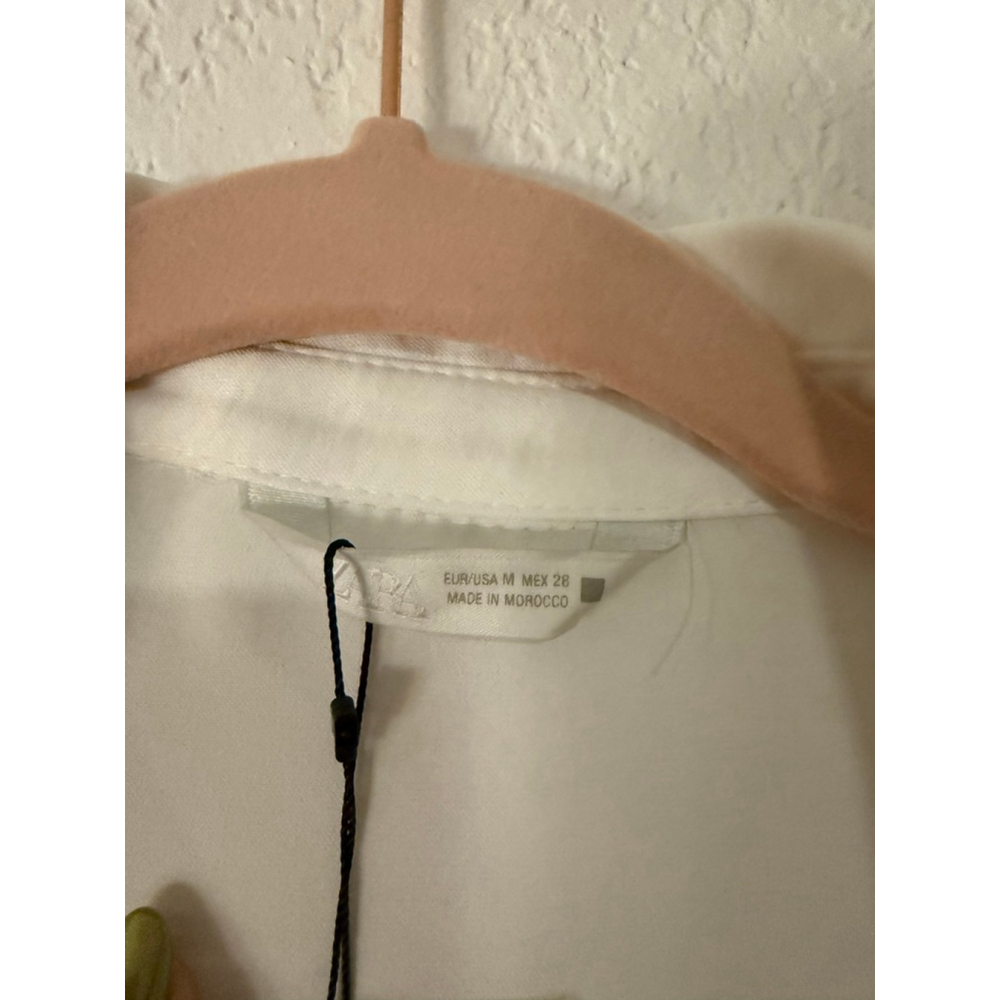 NWT, size M, Zara cropped white dress shirt , stain located on front of shirt - Picture 4 of 5